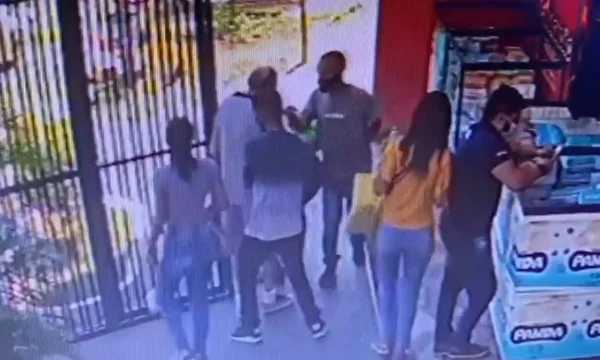 Idoso é encurralado e roubado após sair de banco no DF