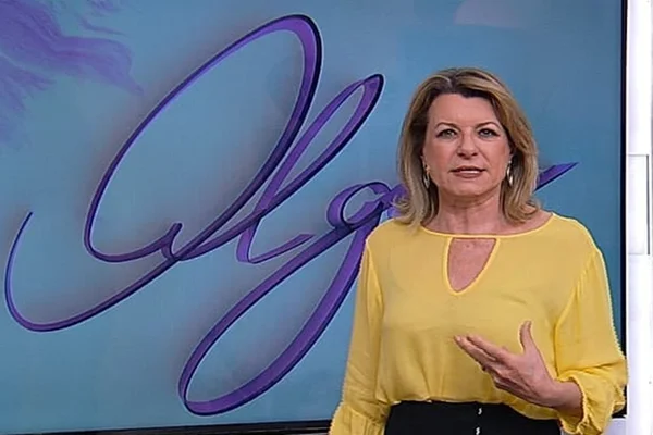 Demitida da RedeTV!, Olga Bongiovanni diz: “Procurando emprego”