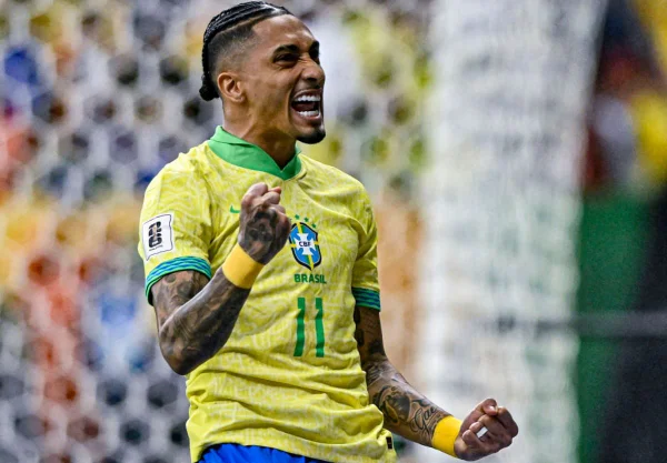 Imagem colorida de Raphinha - Metrópoles
