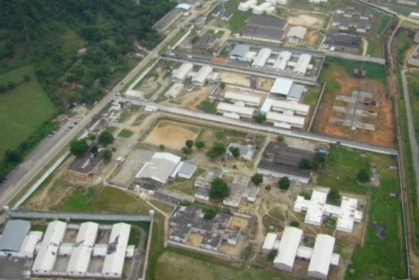 imagem área do complexo penitenciário de Bangu