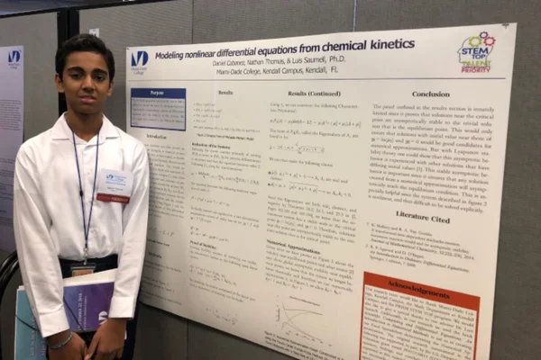Aos 18 anos, norte-americano se torna o professor mais jovem do mundo