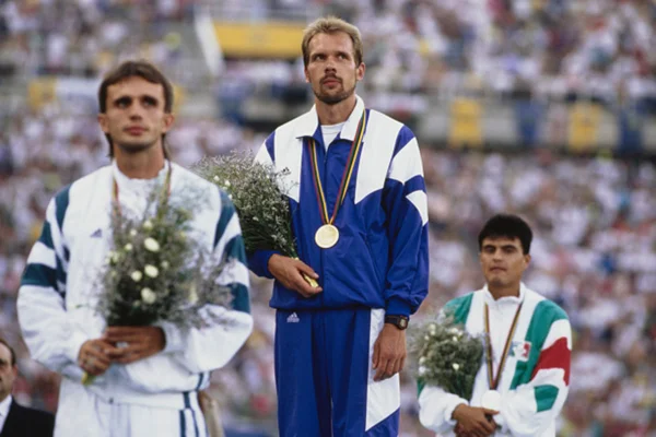 Imagem colorida de Andrey Perlov, campeão - Metrópoles