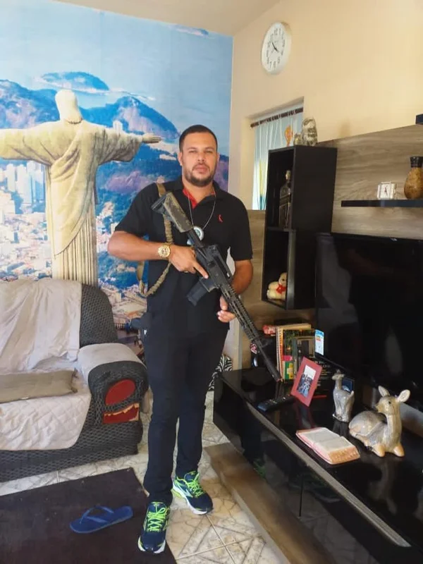 Falso policial é preso no Rio