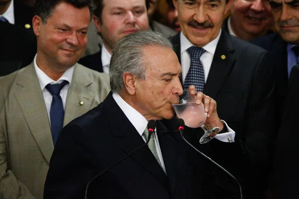 Michel Temer vai elevar impostos para cobrir rombo