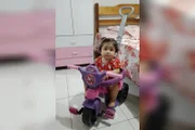 Graças ao remédio. ela tem recuperado parte de seus movimentos Graças ao remédio. ela tem recuperado parte de seus movimentos