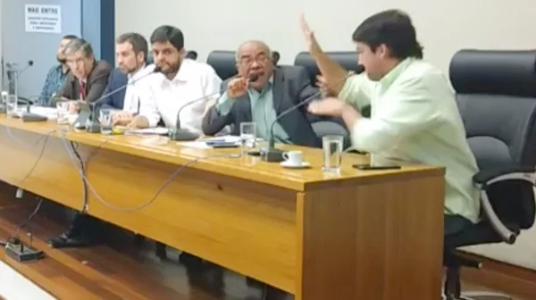 Chico Vigilante e Robério Negreiros quase saem no tapa na CLDF