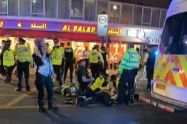 Foto colorida de policial ferido - Metrópoles