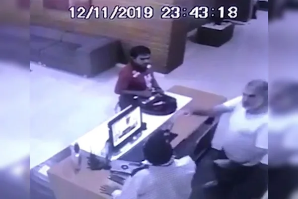 Vídeo: ex-deputado Laerte Bessa agride porteiro em condomínio
