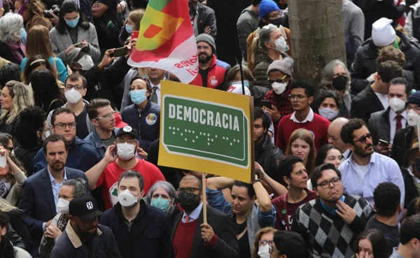 Ato em favor da democracia na USP