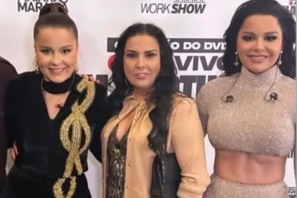 Três mulheres com roupas de festa noturna - Metrópoles