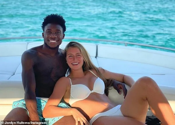 Presidente do Bayern defende Alphonso Davies de ataques racistas na redes
