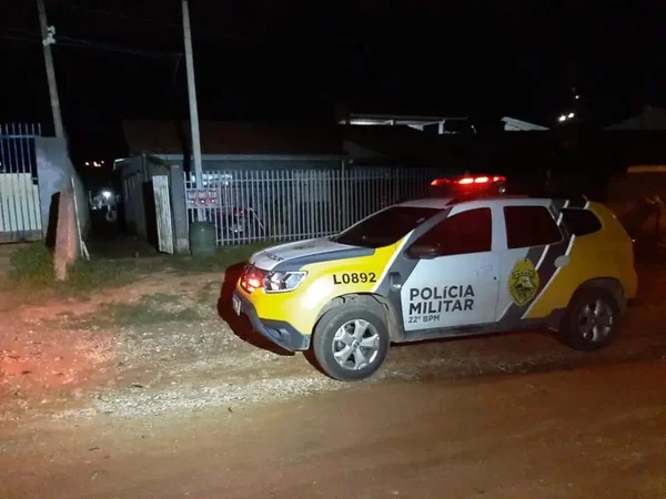 Homem morre ao ser esfaqueado por amigo dentro de casa em Curitiba