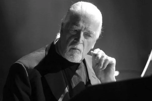 Foto em preto e branco de Jon Lord - Metrópoles