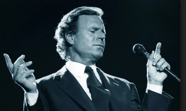 Julio Iglesias anuncia apresentação única em Brasília