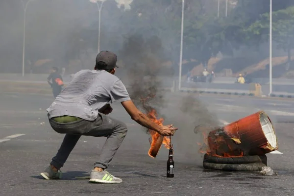 Sobe para quatro o número de mortes em conflitos na Venezuela