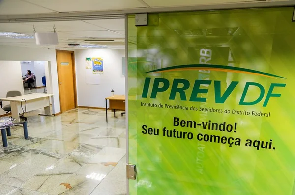 Sem certificado de regularidade do Iprev, Rollemberg recorre ao STF