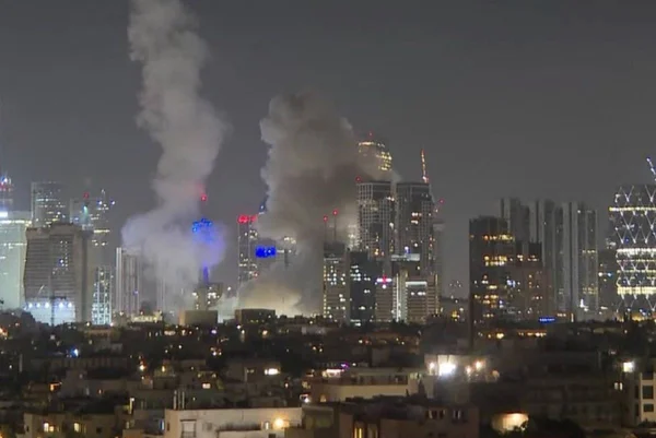 Imagem colorida mostra bombardeios em Israel - Metrópoles
