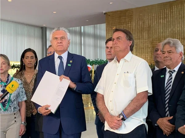 “Ele colhe o que planta”, diz Bolsonaro sobre vaias a Caiado