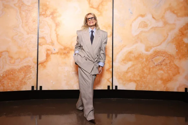 Isabella Ferrari no desfile de outono/inverno 2025/26 da Saint Laurent - Metrópoles