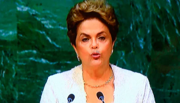 Na ONU, Dilma diz que sociedade impedirá retrocessos na democracia