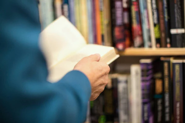 Enredo de livros viram trama de novelas nas redes sociais: entenda