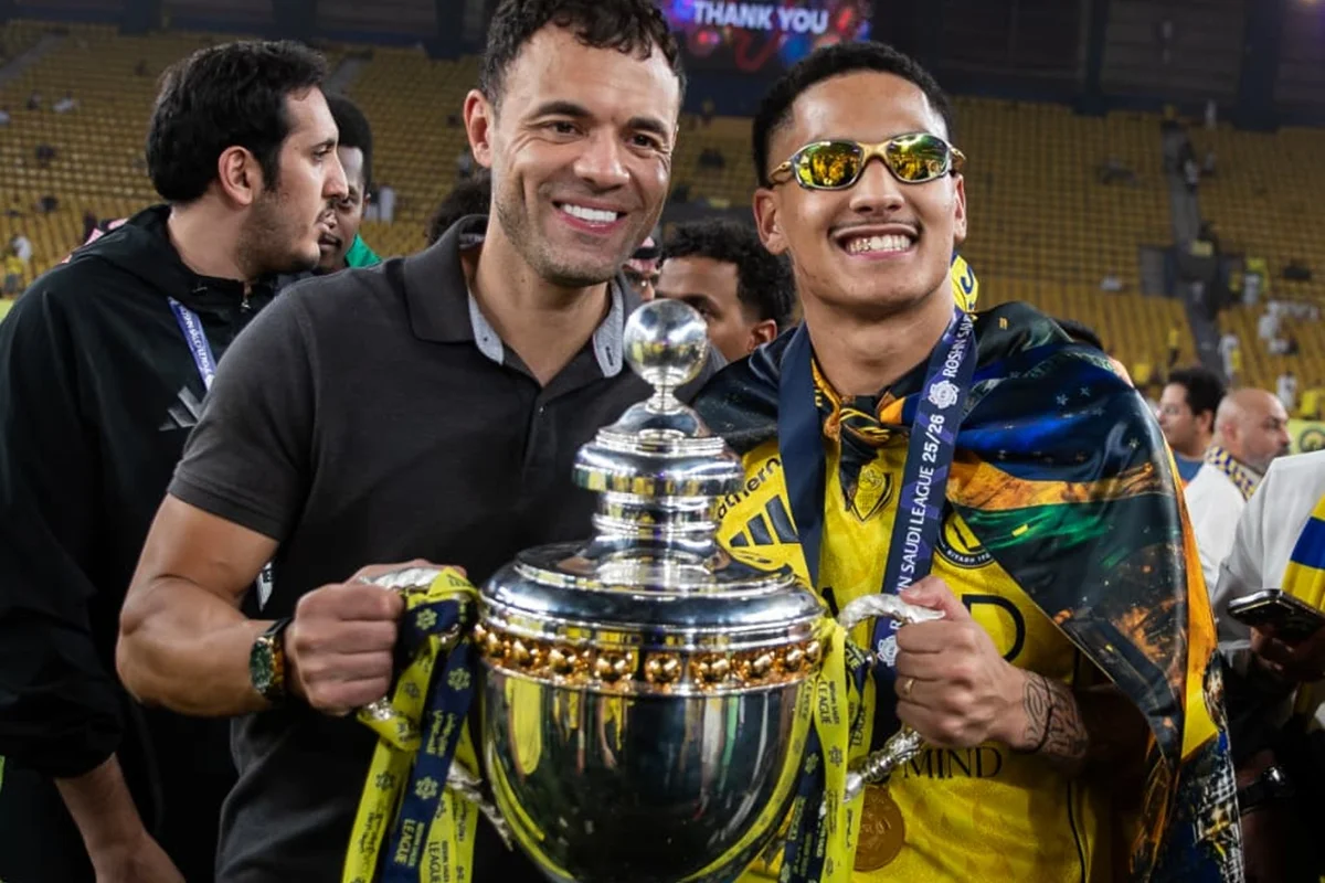 Ângelo Gabriel comemora título do Sauditão pelo Al-Nassr Ângelo Gabriel comemora título do Sauditão pelo Al-Nassr