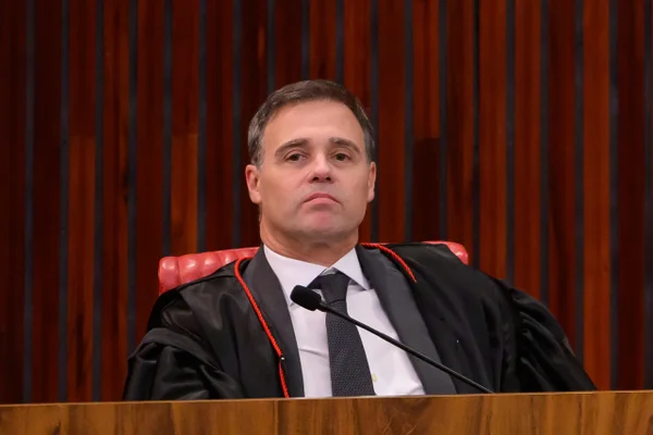 Fachin dará a Moraes a íntegra do Apple, modelo iPhone 17 Pro, de Vorcaro?