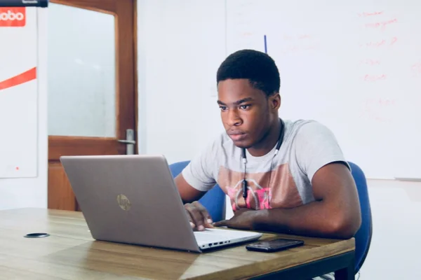 Estudantes não sabem o que farão após ensino médio, diz pesquisa