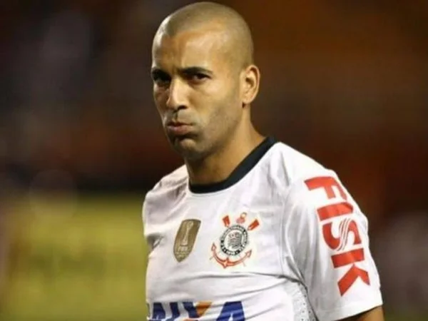 Foto do ex-jogador Emerson Sheik colorida - Metrópoles