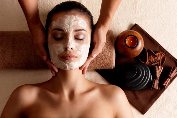 Aproveite por completo uma aplicação de máscara facial com estas dicas