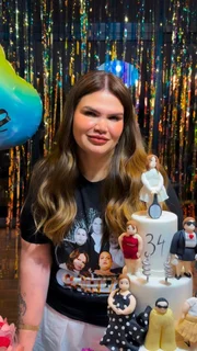 Thais Carla celebra aniversário de 34 anos 
