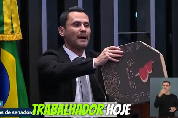 Imagem colorida, Cleitinho exibe pizza no Senado e denuncia lentidão no avanço da 6x1 - Metrópoles