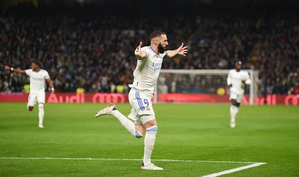 Karim Benzema comemora gol pelo Real Madrid