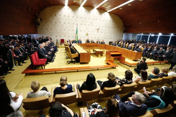 Aborto até 3º mês de gestação não é crime, decide 1ª Turma do STF