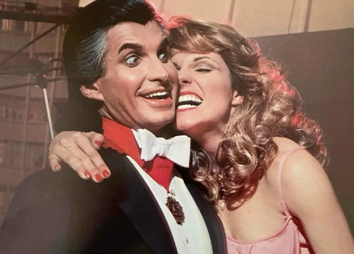 Susan Saint James e George Hamilton em Amor à Primeira Mordida
Susan Saint James e George Hamilton em Amor à Primeira Mordida