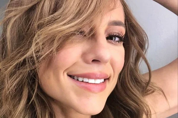 Paolla Oliveira empina o bumbum com roupa transparente: “Deusa”