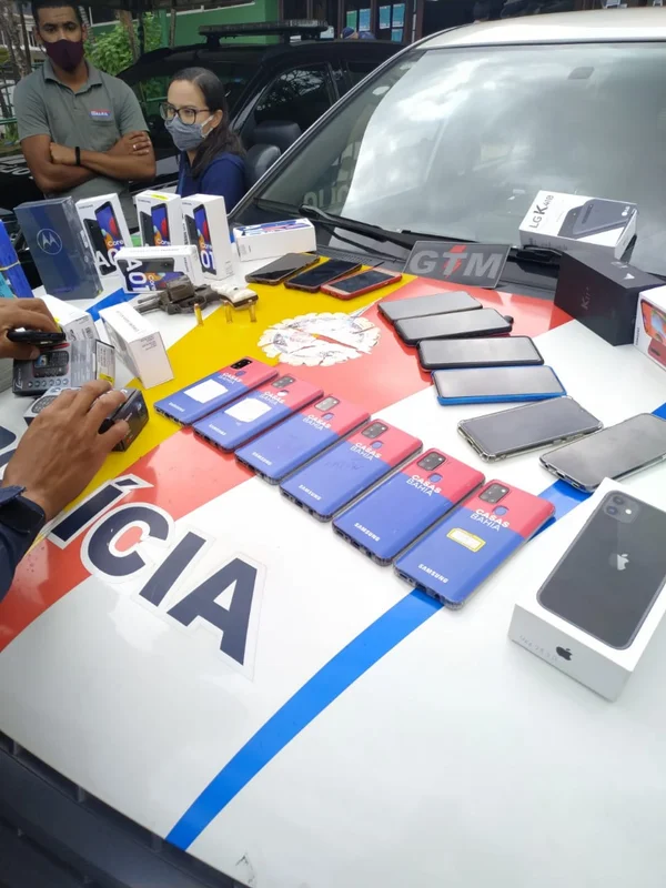 Criminosos invadem loja, fazem reféns e são presos no DF - destaque galeria Criminosos invadem loja, fazem reféns e são presos no DF - destaque galeria