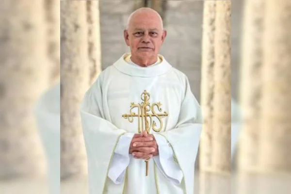 Veja quem é o novo pároco que assumiu igreja após padre ser afastado