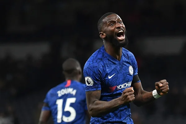 Até quando? Jogador do Chelsea é alvo de racismo em clássico