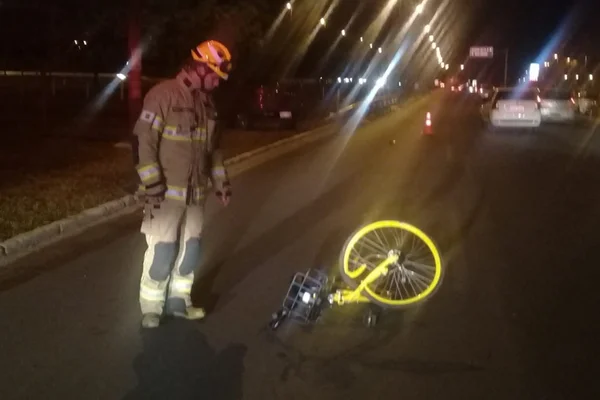 Ciclista morre atropelado próximo a shopping na L4 Sul
