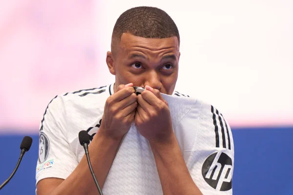 Vídeo: veja passo a passo da apresentação de Mbappé ao Real Madrid