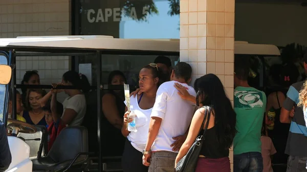 Família pede segurança em enterro de menina morta no Recanto das Emas