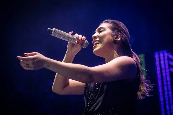 Naiara Azevedo e Emicida são atrações do Réveillon Brasília 2019