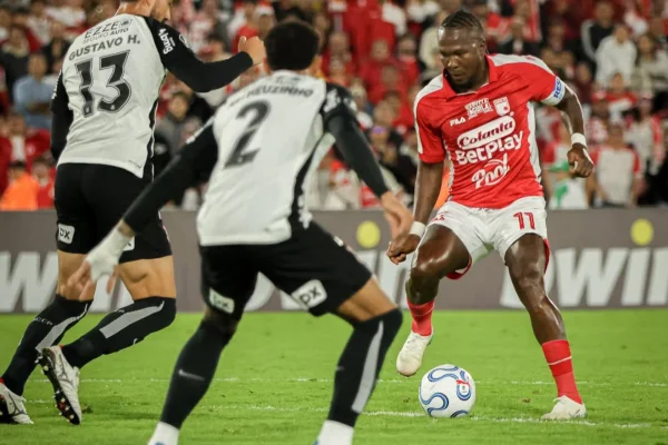 Imagem colorida da partida entre Santa Fé x Corinthians