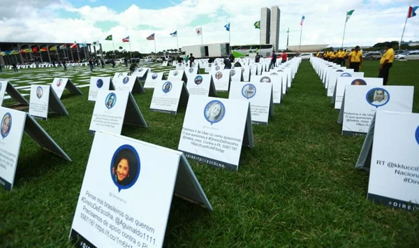 Uber faz protesto em Brasília contra projeto que proíbe aplicativos