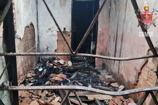 Criança de 2 anos morre carbonizada após incêndio atingir casa no DF