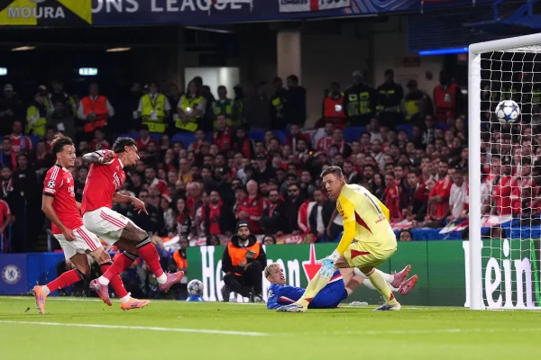 Imagem colorida da partida entre Chelsea x Benfica