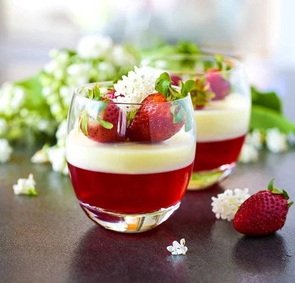 Gelatina com morangos