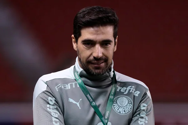 Abel Ferreira não se empolga com sequência de vitórias do Palmeiras
