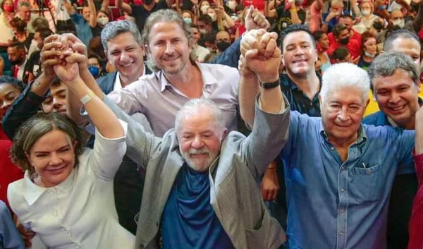Zeca Dirceu vai ao Paraná para buscar apoio de clã Requião